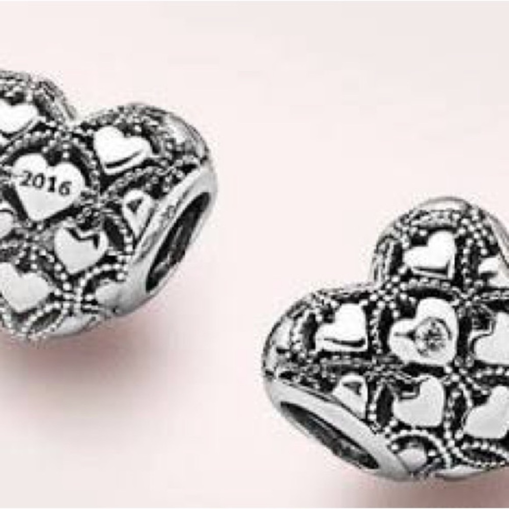 RETIRED Pandora Club 2016 Heart Charm - Picture 4 of 4